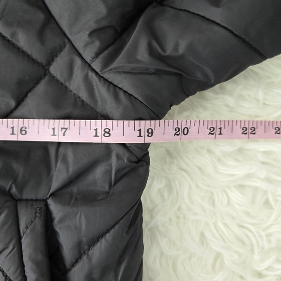 Vogue Studio Quilted Puffer Jacket. Size Medium. New. - Picture 4 of 7